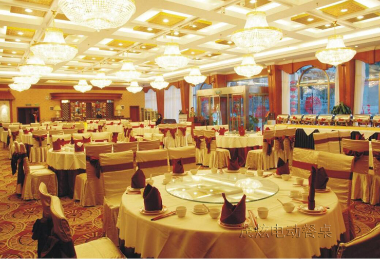 酒店宴會(huì )廳使用茂炫大圓桌效果