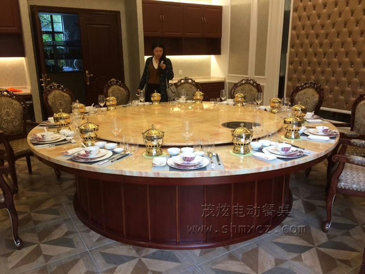 自動(dòng)餐桌圖片