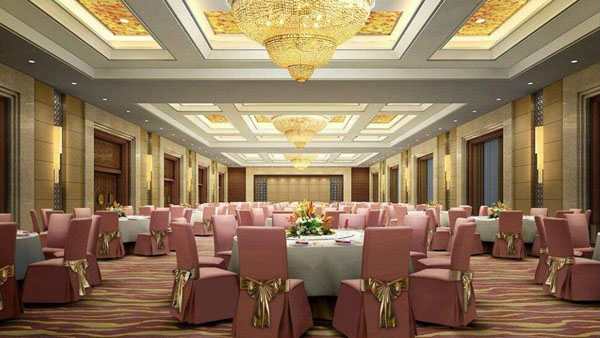 萬(wàn)怡酒店宴會(huì )廳餐桌椅子效果圖片